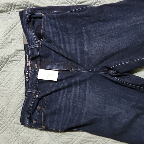 NWT TORRID midfit super skinny super soft jeans - Picture 3 of 6